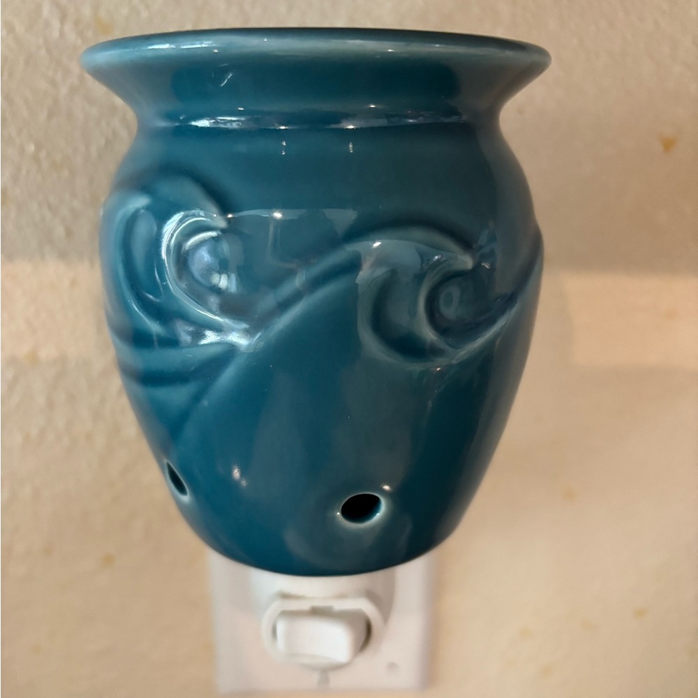 Retired Scentsy Blue Waves Nightlight Warmer